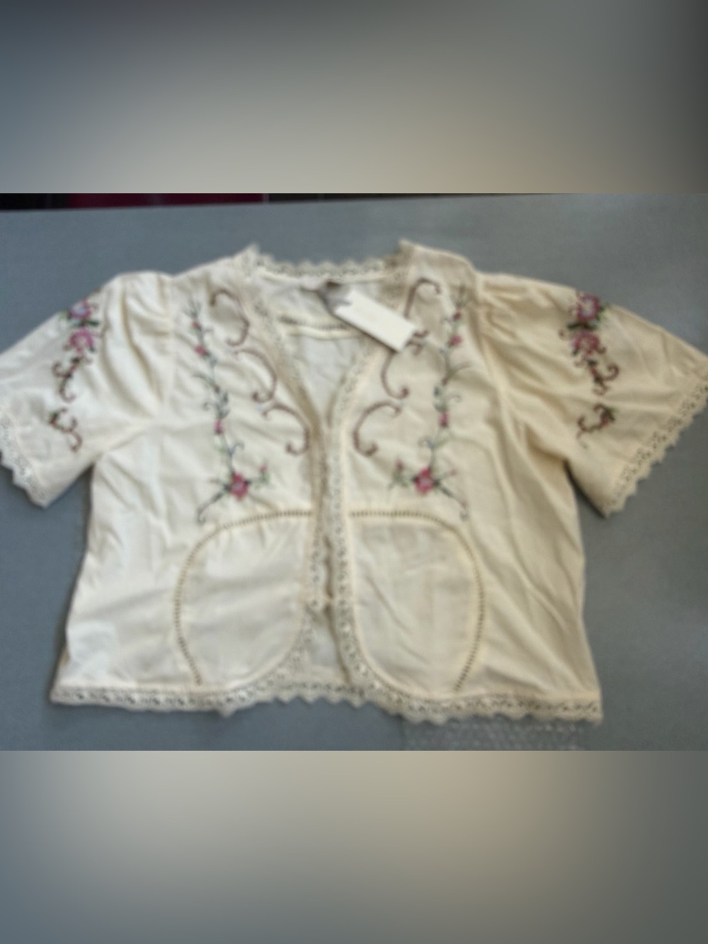 NEW Jennifer & Grace 100% Cotton Top in Cream with Floral Embroidery NWT 🌷